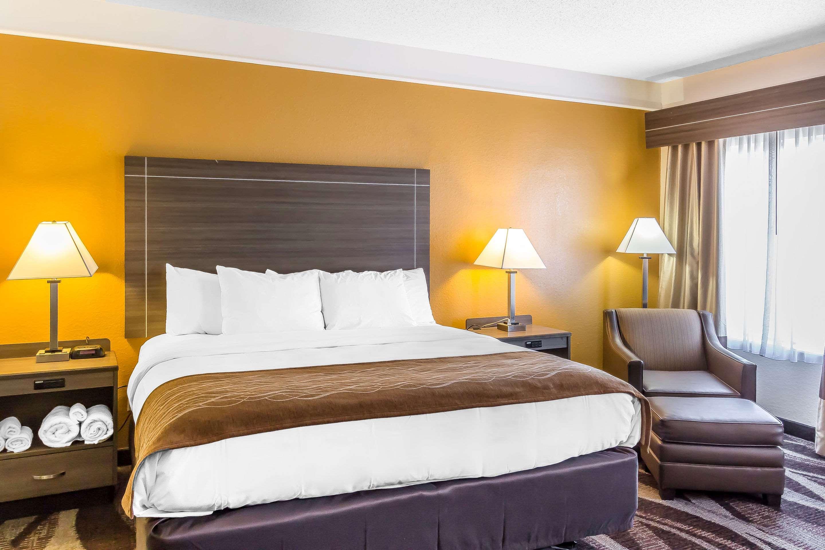 Comfort Inn Near Frost Bank Center サンアントニオ エクステリア 写真