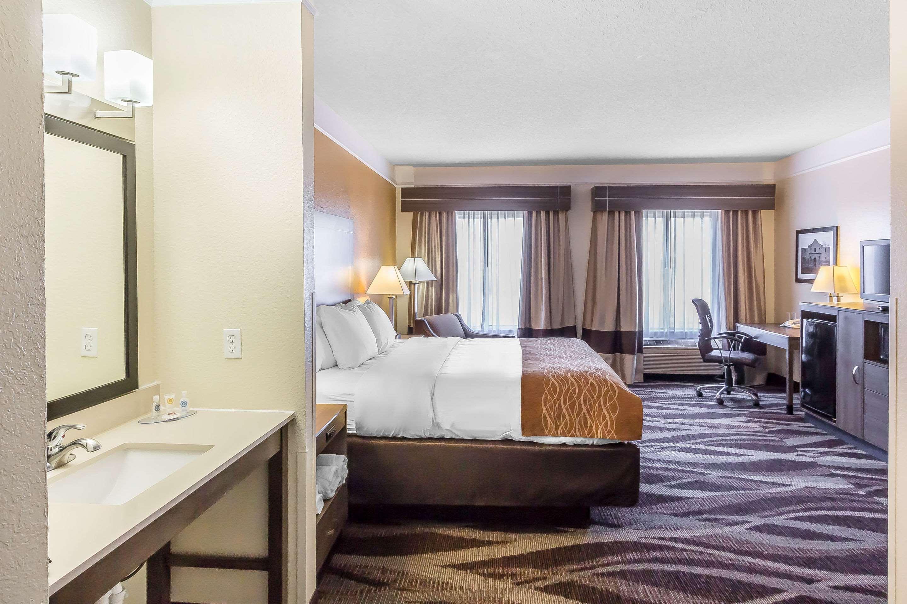 Comfort Inn Near Frost Bank Center サンアントニオ エクステリア 写真