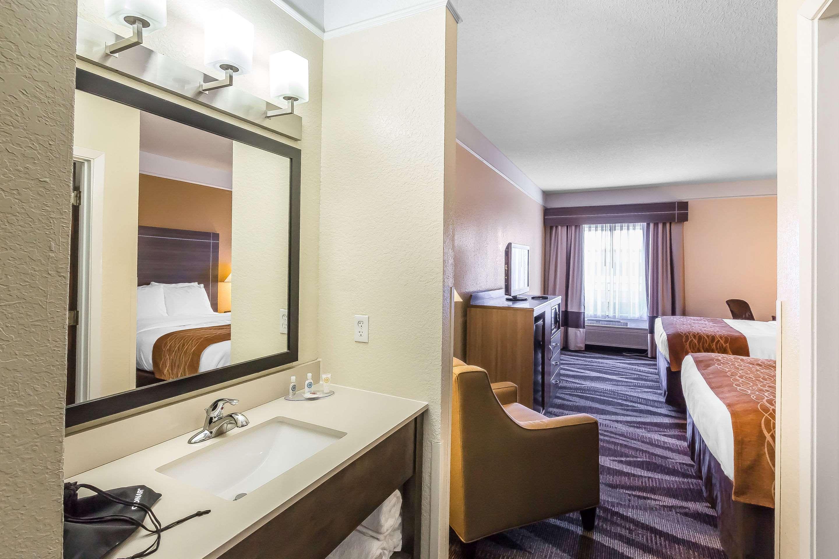 Comfort Inn Near Frost Bank Center サンアントニオ エクステリア 写真