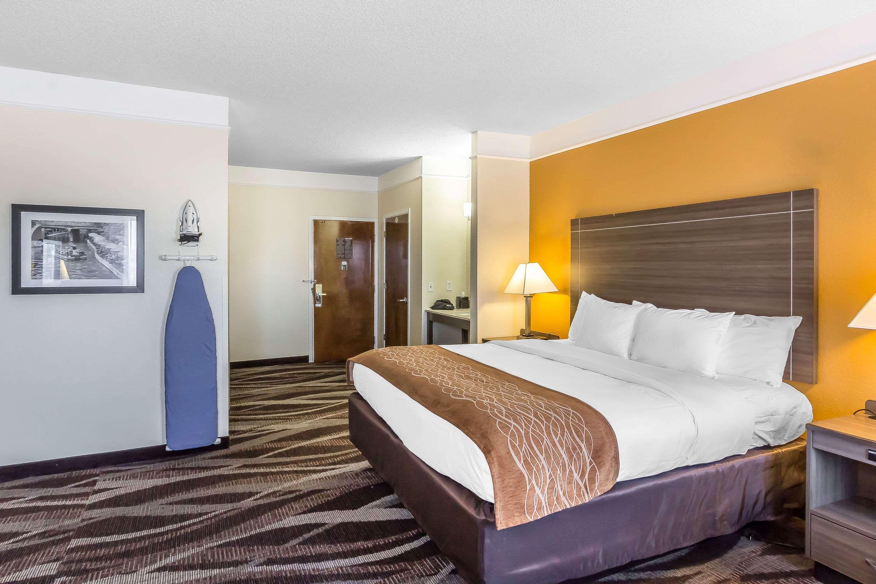 Comfort Inn Near Frost Bank Center サンアントニオ エクステリア 写真
