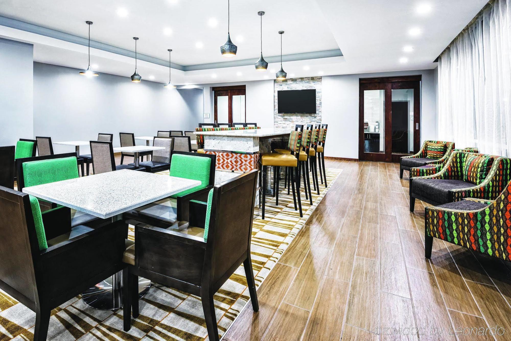 Comfort Inn Near Frost Bank Center サンアントニオ エクステリア 写真